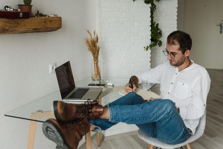 Как начать работать фрилансером и выбрать подходящую платформу для удаленной занятости