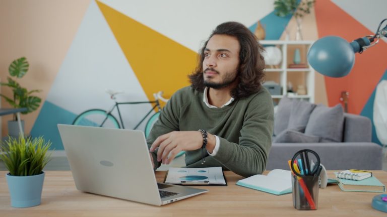 Где искать первую работу без опыта: топ-платформы для новичков