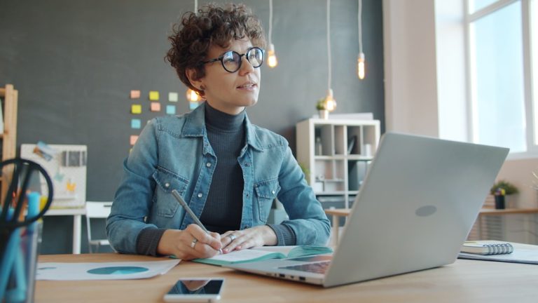 Как работают агрегаторы фриланс-бирж и почему XDBay выделяется в 2024 году