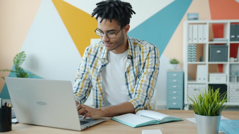 Как выбрать лучшую фриланс-платформу для заработка в 2024 году: обзор популярных сервисов, критериев безопасности и выгодных условий